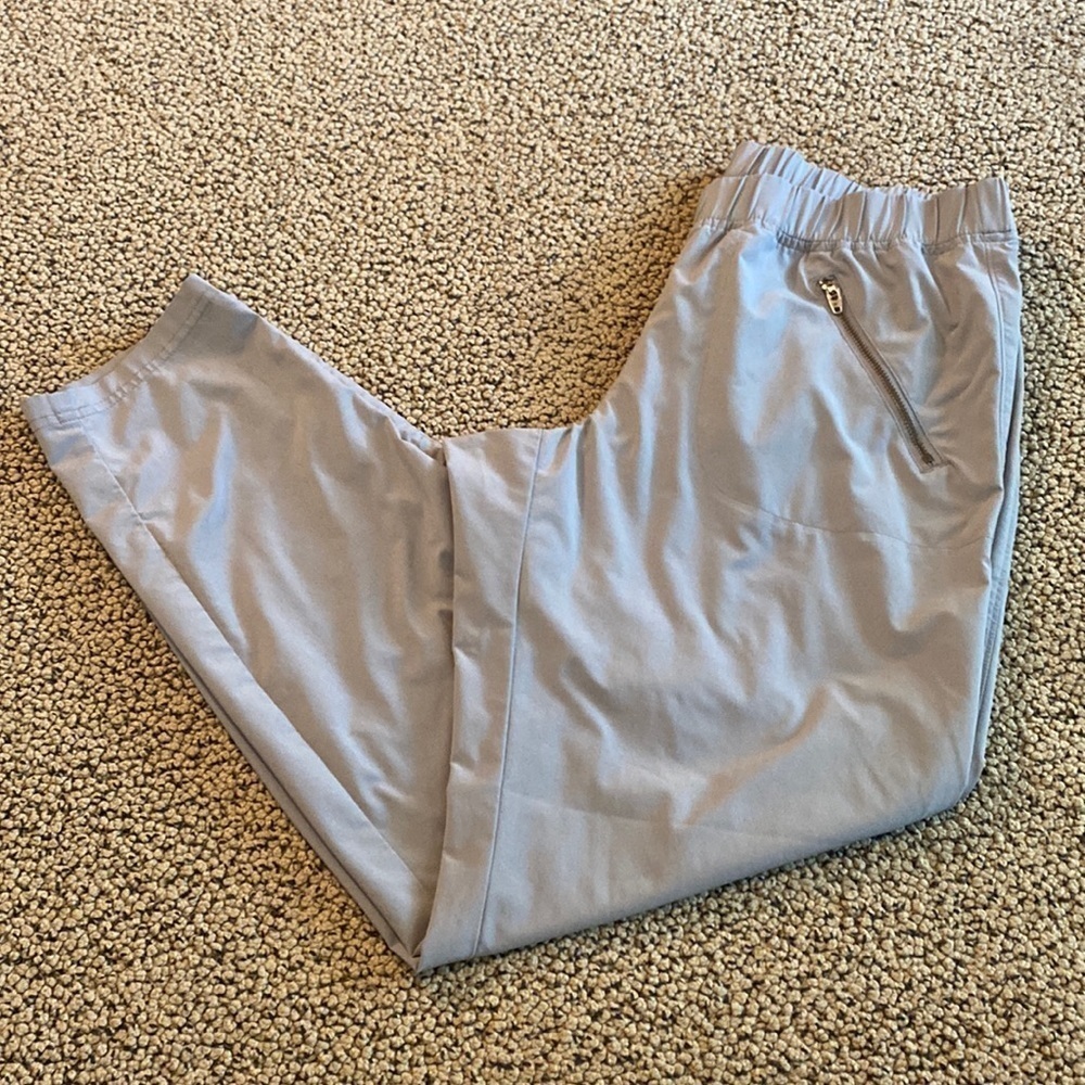Athleta Gray Pants Size 6 in Like New Condition